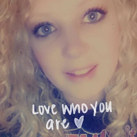 Profile Picture of Danielle Lequia (@tjb72289) on Poshmark