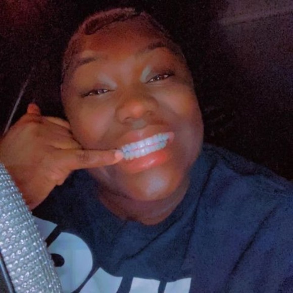 Profile Picture of Ariel Finklin (@arielfinklin) on Poshmark