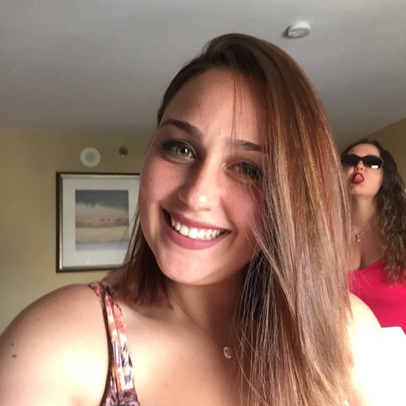 Profile Picture of Alexandra Chirafisi (@alexmaria27) on Poshmark