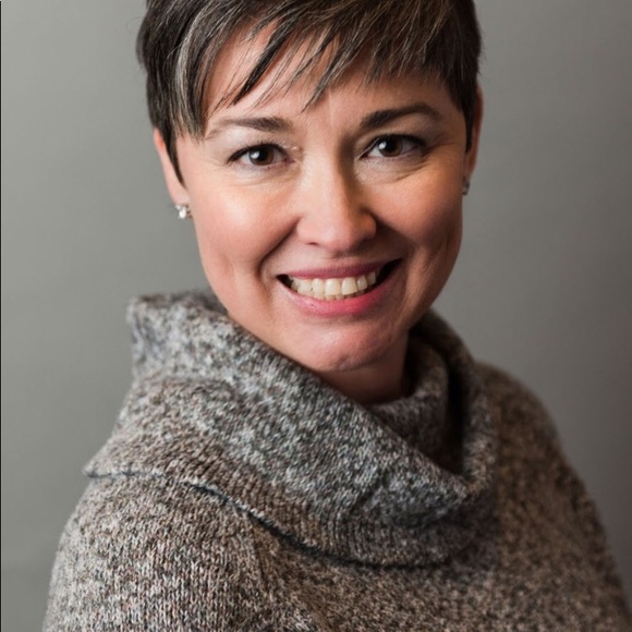 Profile Picture of Amy Riesinger (@ahriesinger) on Poshmark