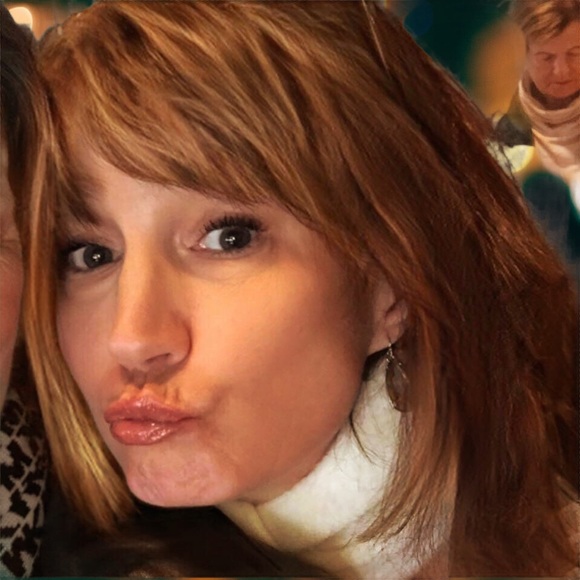 Profile Picture of Paula Dunlap (@paulawdunlap) on Poshmark