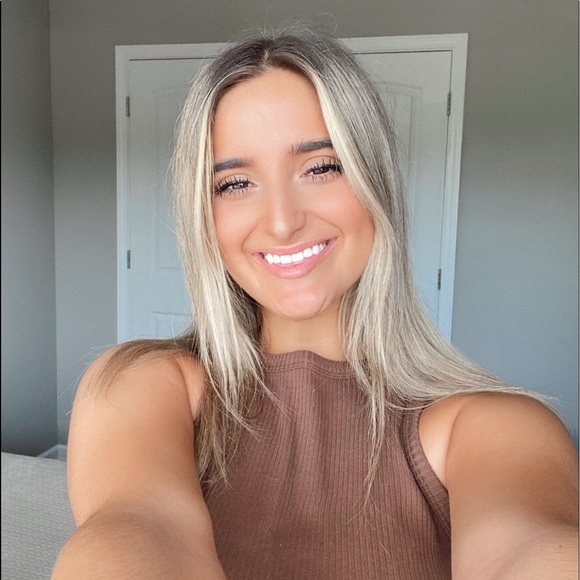 Profile Picture of Haylei Halliburton (@hayleih) on Poshmark