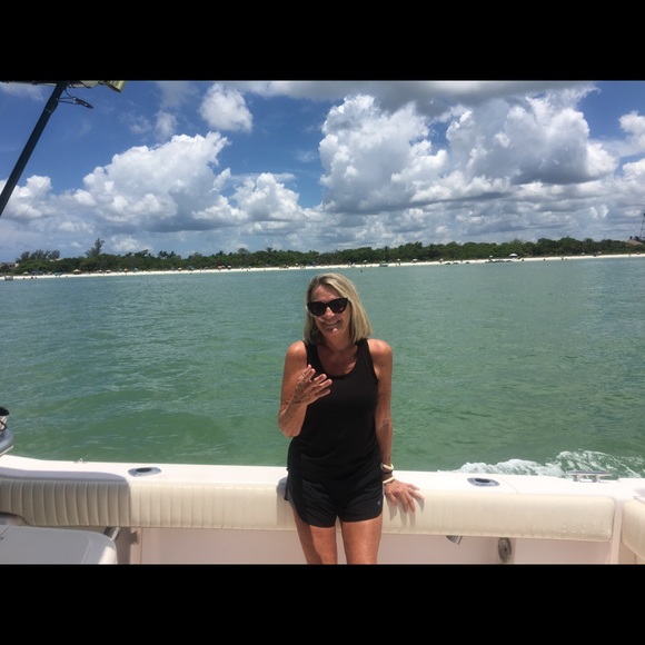 Profile Picture of Linda Eby (@lindaeby) on Poshmark