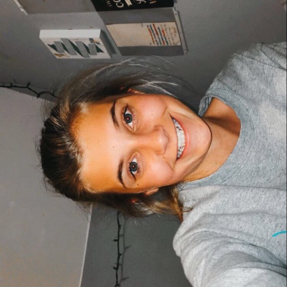 Profile Picture of Josie Shaffer (@josieshaff) on Poshmark