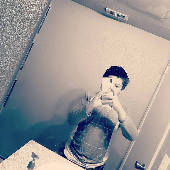 Profile Picture of Jordy Arbizu (@jordyarbizu) on Poshmark