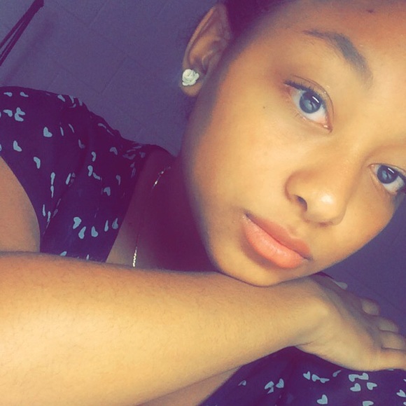 Profile Picture of Amari Smith (@mawrrii) on Poshmark