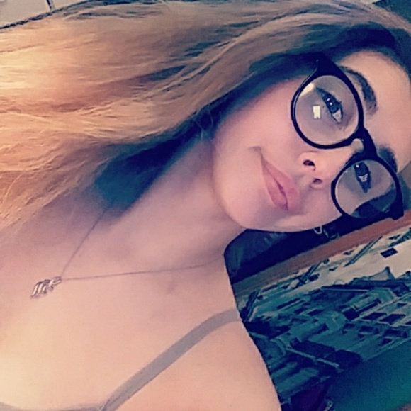 Profile Picture of Alexis Traylor (@aatraylor18) on Poshmark