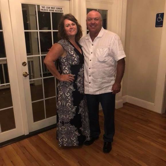 Profile Picture of Lisa Linaweaver (@lisalinaweaver) on Poshmark