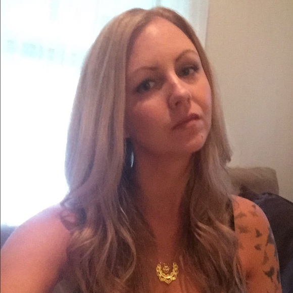 Profile Picture of Dana Harvey (@dana2121) on Poshmark
