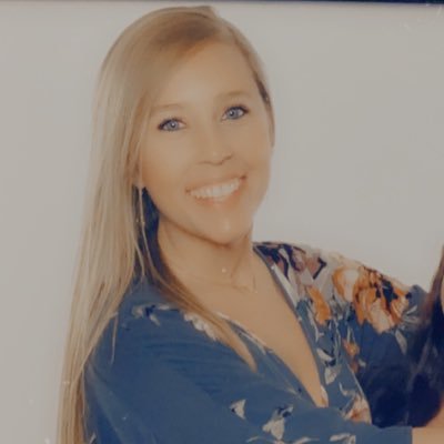 Profile Picture of Vicki Holland (@@vickih22) on Twitter