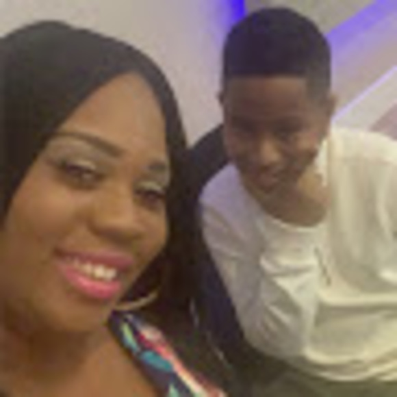 Tiez treasurez Hicks - Poshmark Profile Picture of Tiez treasurez Hicks (@tieztreasurebox) on Poshmark