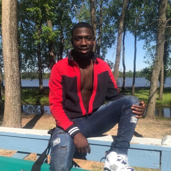 Profile Picture of Kendrin Hicks (@ysn_ken10) on Poshmark