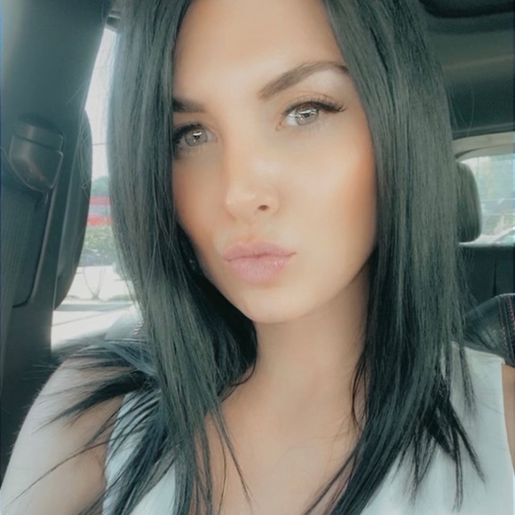 Profile Picture of Chelsea Harston (@chelseajharston) on Poshmark