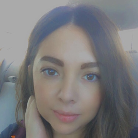 Profile Picture of Esther Pivaral (@estherpivaral) on Poshmark