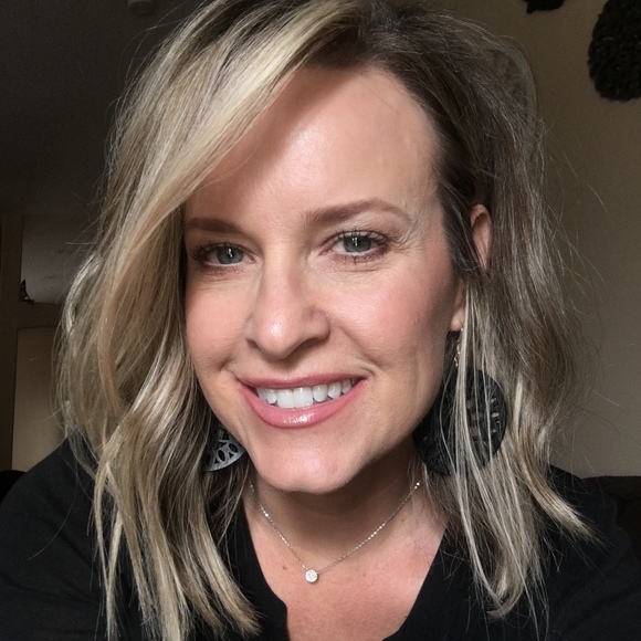 Profile Picture of Sandra Westrup (@sandramax) on Poshmark