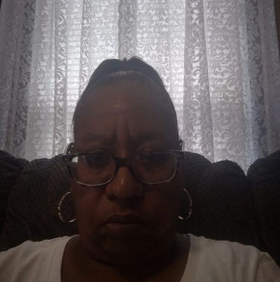 Profile Picture of Geralet Wolfe (@geralet_wolfe) on Poshmark