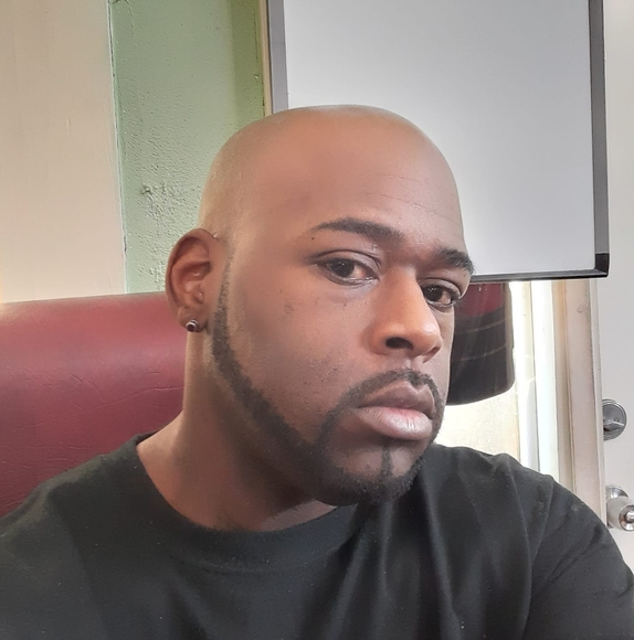 Profile Picture of Kenneth Ross (@kane37) on Poshmark