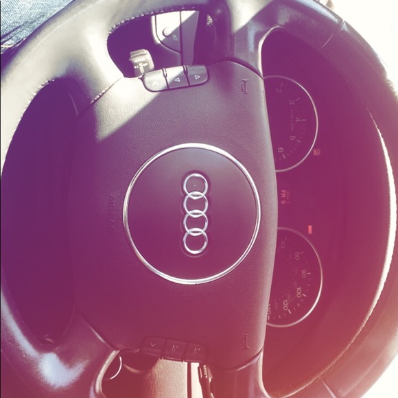 Profile Picture of Gio Alverdin (@gio1919) on Poshmark