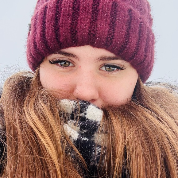 Profile Picture of Abby Bussard (@amb15965) on Poshmark