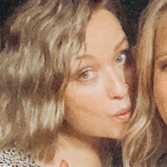 Nikki Holmes - Poshmark Profile Picture of Nikki Holmes (@nikkiholmes143) on Poshmark