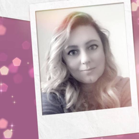 Profile Picture of Angela Dubej (@adubej) on Poshmark