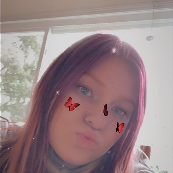 Profile Picture of Andrea Garrett (@andreagarret) on Poshmark