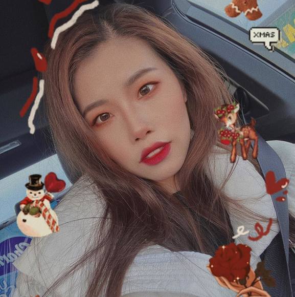 Profile Picture of Sijia Li (@scarlettlee1) on Poshmark