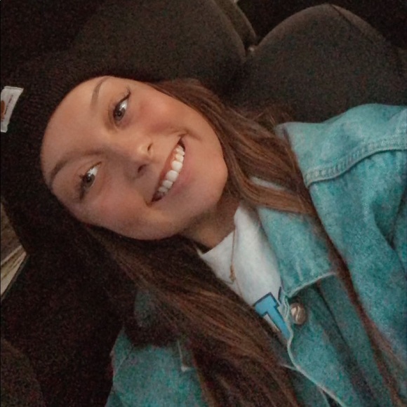 Profile Picture of Kendyl Corson (@kendylcorson) on Poshmark
