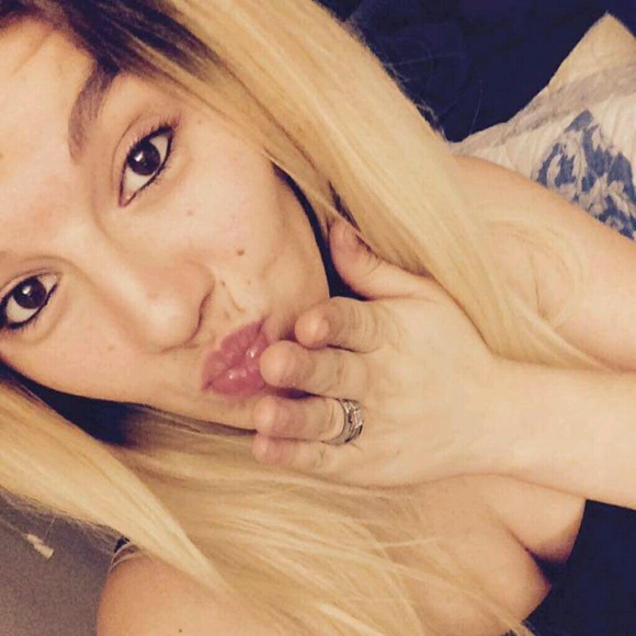 Profile Picture of Krystal Daniels (@krystaljeremiah) on Poshmark