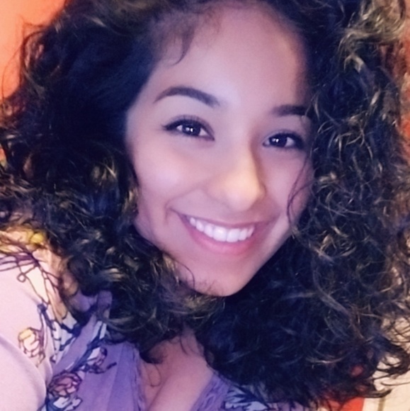 Profile Picture of Yessenia Gonzalez (@yesseniagz) on Poshmark