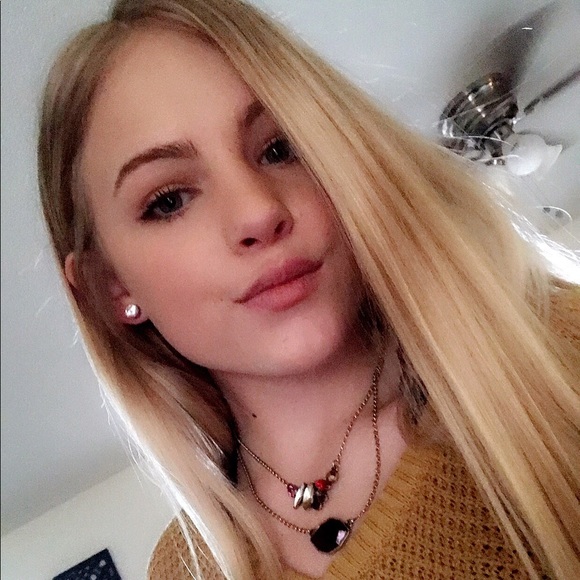 Profile Picture of Hadley Laster (@hadley2976) on Poshmark