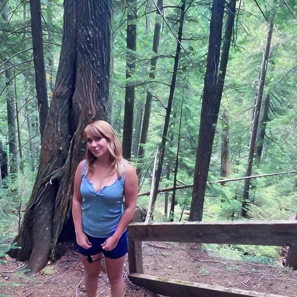 Falon Brovold - Poshmark Profile Picture of Falon Brovold (@falonbrovold) on Poshmark