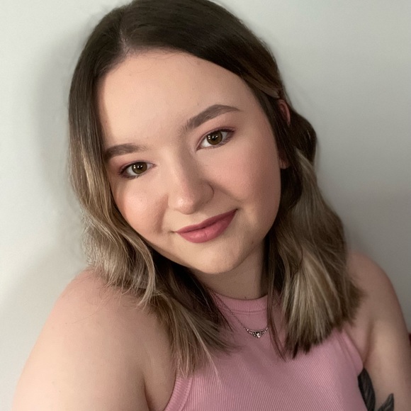 Profile Picture of Anna Grandy (@annagrandy02) on Poshmark