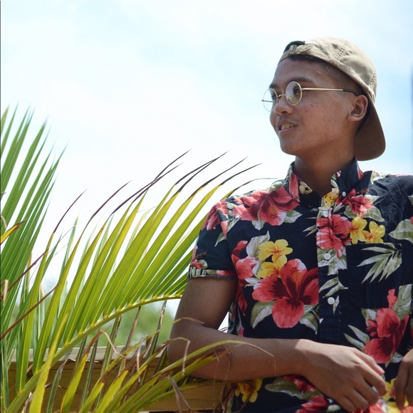 Profile Picture of Andrew Bautista (@andrew__x) on Poshmark