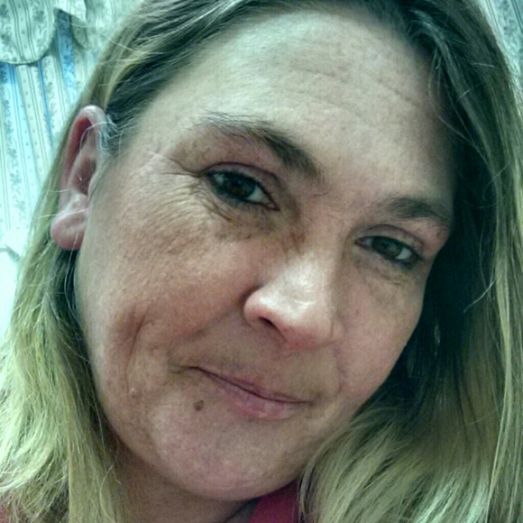 Profile Picture of Shannon Feury (@sfeury) on Poshmark