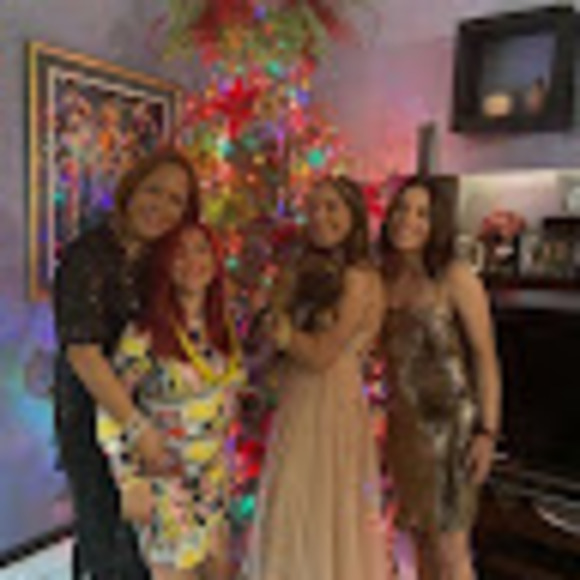 Profile Picture of Myrna Cerezo (@myrnitacerezo16) on Poshmark