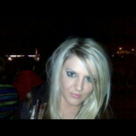 Profile Picture of Crystalyn christina Brown (@crystalyn555) on Poshmark