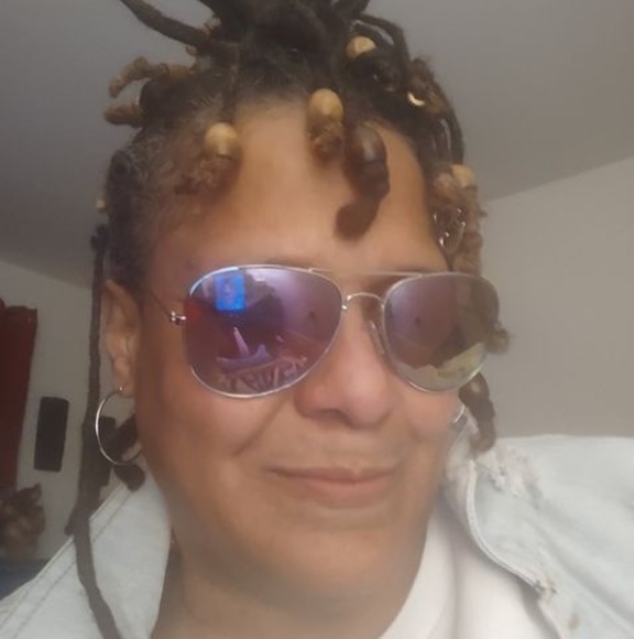 Profile Picture of Renee Phillips (@saleemaqueen16) on Poshmark