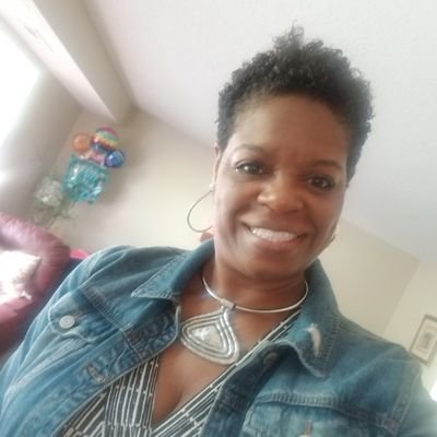 Profile Picture of Patricia Leonard (@ugachickenwing) on Twitter