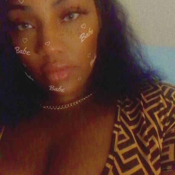 Profile Picture of Lonnelle Smith (@nellieboopie) on Poshmark