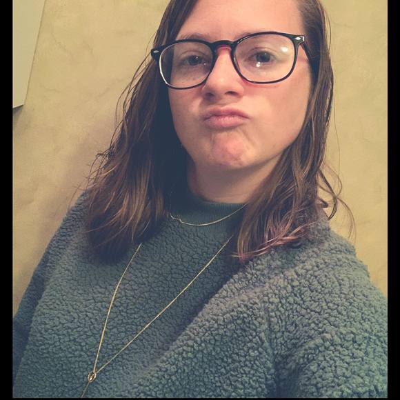 Profile Picture of Samantha Futter (@sfutter16) on Poshmark