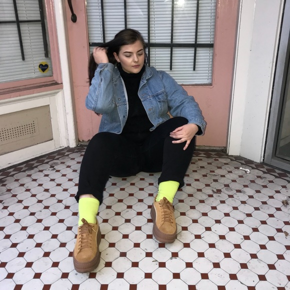 Profile Picture of Abby Antoniou (@abbyantoniou) on Poshmark