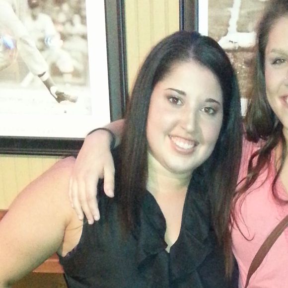 Profile Picture of Nicole Vesco (@nicolevesco) on Poshmark