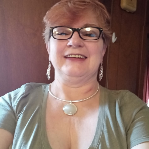 Profile Picture of Donna Kirschner (@kirschnerdonna) on Poshmark