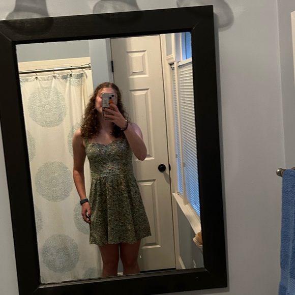 Profile Picture of Molly Stitzel (@mollystitzel) on Poshmark