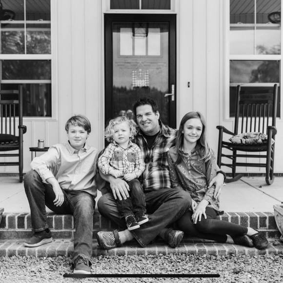 Profile Picture of Rob Phillips (@robphillips260) on Poshmark