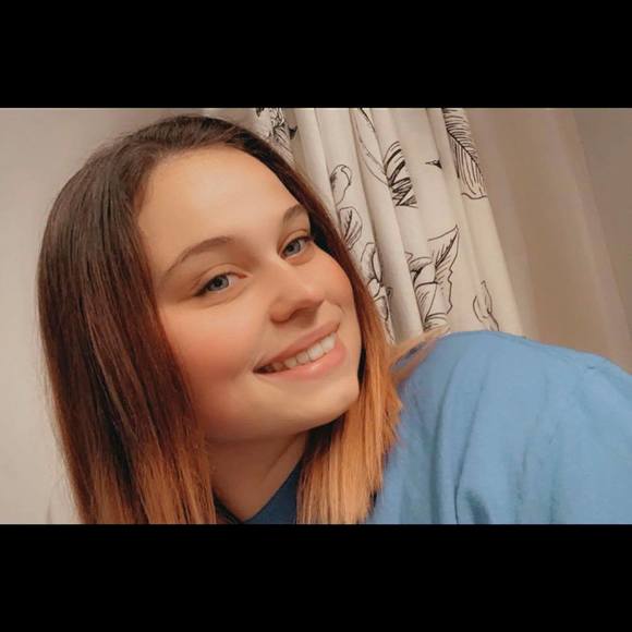 Emily Edye - Poshmark Profile Picture of Emily Edye (@emilyedye) on Poshmark