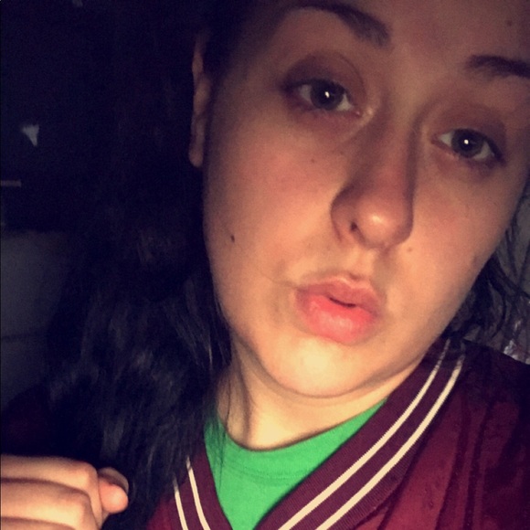 Profile Picture of Bryanna Byrum (@breezy9672) on Poshmark