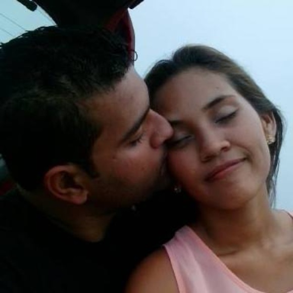 Profile Picture of Roberto Latozefky (@bollyneitor) on Poshmark