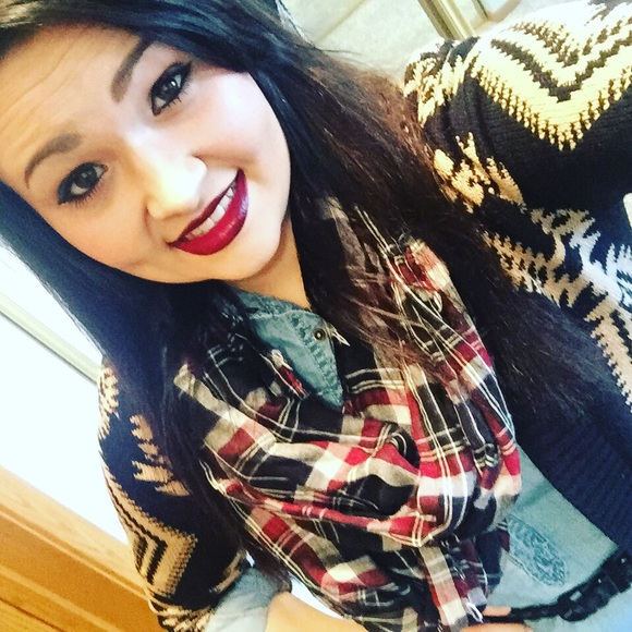 Profile Picture of Cathie Richards (@cathier93) on Poshmark